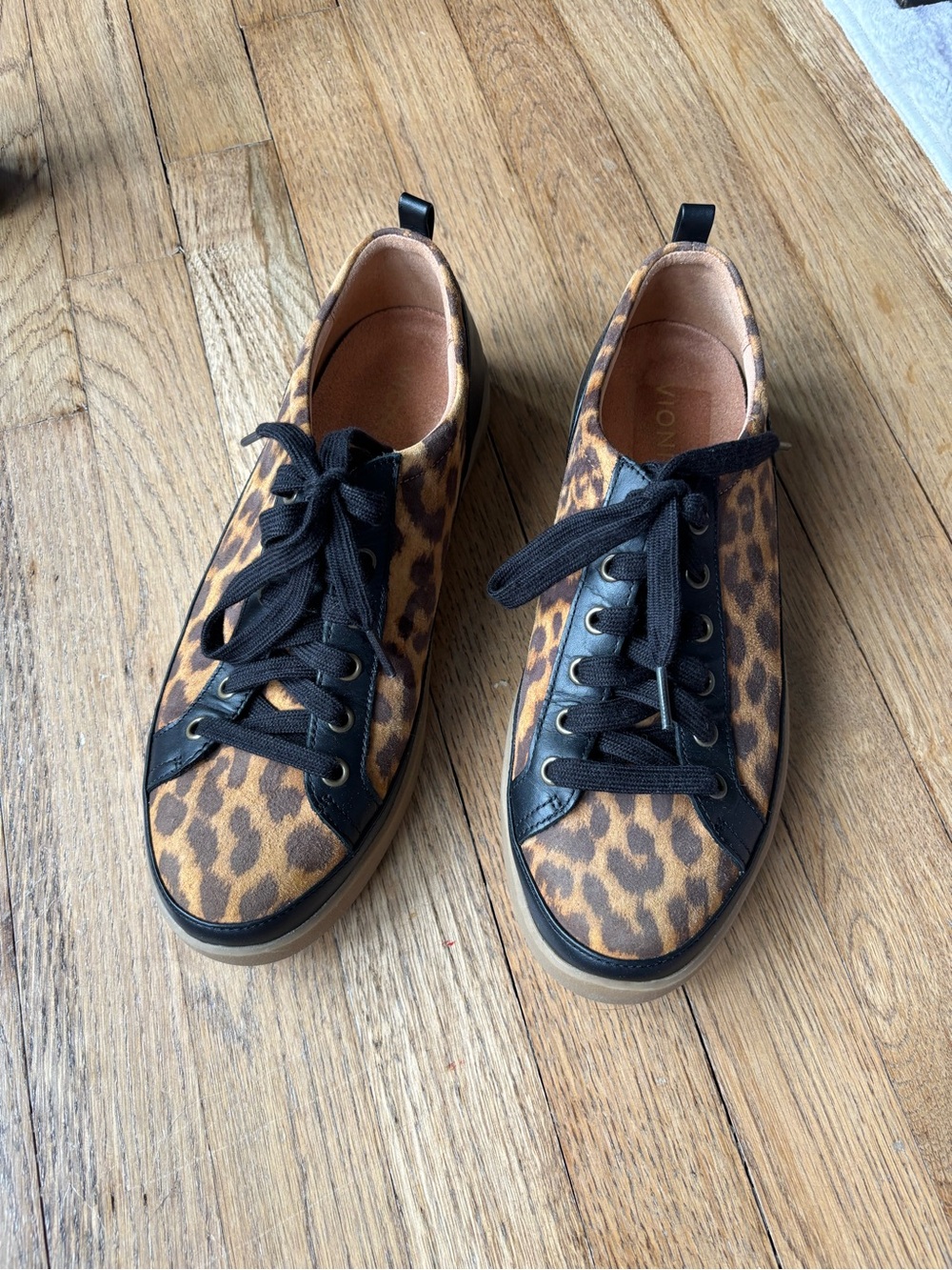 Vionic Winny Leather Low Top Sneakers Tan Leopard Print Size 9.5 - Picture 4 of 7